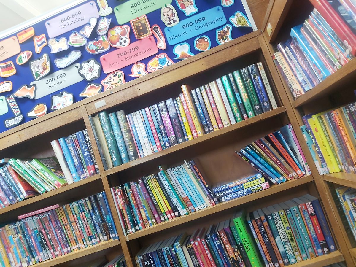 Glebe Farm Community Hub children's and teens library